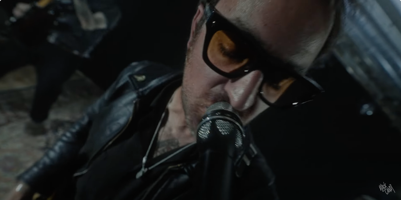 Carica il video: 
